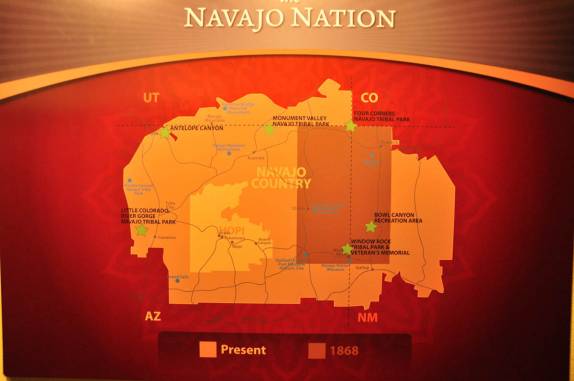 Mapa da Nação Navajo, em quadro exposto no Museu Navajo, no Monument Valley, no Arizona, nos Estados Unidos